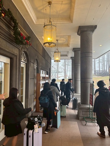 80E3D37B-952D-4D42-BB7A-3C2F39F294EB